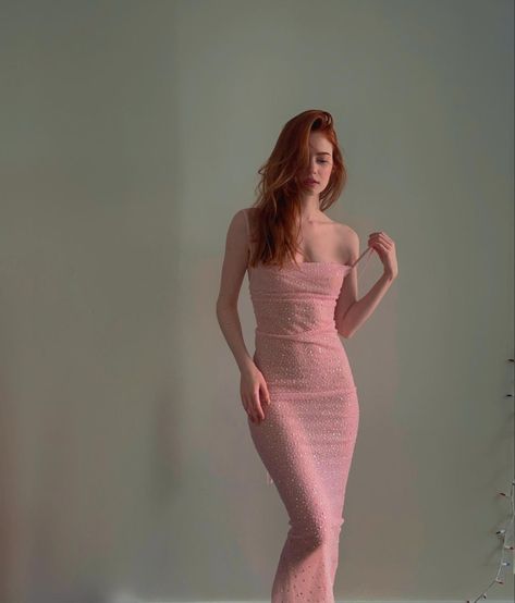 Red Hair Pink Dress, Ginger Dress, Vestidos Color Rosa, Ginger Girls, Dress Aesthetic, Ginger Hair, Pink Outfits, Pink Outfit, Hopeless Romantic