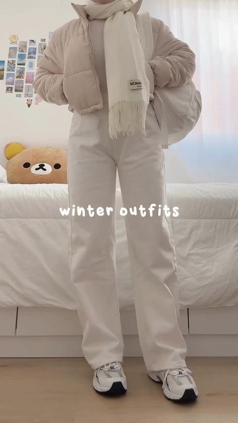 Cozy College Outfit Winter, Winter Outfits Realistic, College Outfits Uk Winter, White Headband Outfit Winter, Winter Outfits Canada School, Negative Weather Outfit, School Outfits For College Winter, Sweatpants Outfit Women Winter, Winter Outfits For Students