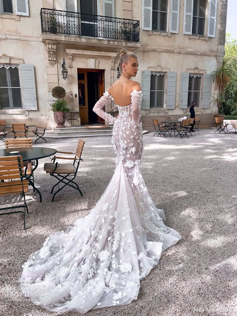 2023 Wedding Dresses, Wedding Dresses Whimsical, Wedding August, Boho Bridal Gowns, Dress Couture, Wedding Ideas Dresses, Bride Fashion, Dream Wedding Ideas Dresses, Lace Neckline