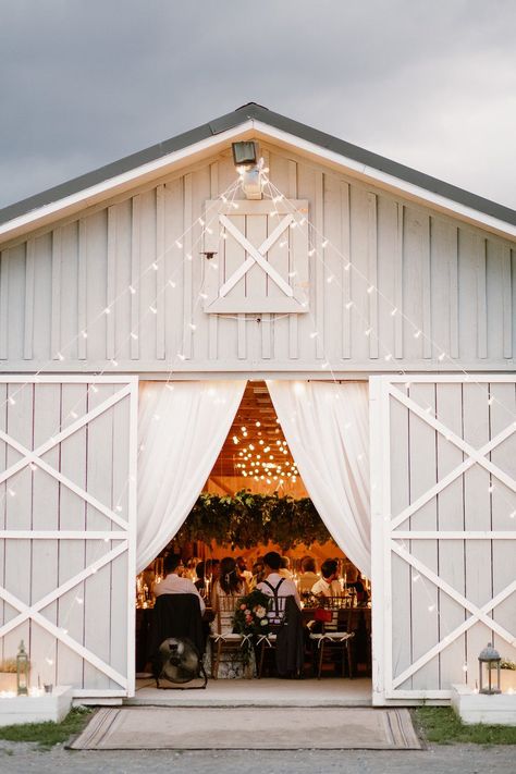 Repin r us with this gorgeous upstate NY wedding! This rustic chic fete has all the beautiful touches to love: greenery galore, suspended centerpieces, handlettered seating chart on antique mirrors and of course, horses! White Barn Wedding Venue Ideas, Barn Venue Ideas, Small Barn Wedding, Suspended Centerpieces, Classy Barn Wedding, Equestrian Farm, Elegant Rustic Wedding, Upstate Ny Wedding, Catskills Wedding