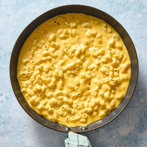 Five-Ingredient Recipes to Make in a Pinch | Taste of Home Skillet Mac And Cheese Cast Iron, Skillet Casserole, Skillet Mac And Cheese, Pasta Recipes For Kids, Cream Pasta, Iron Skillet Recipes, Best Mac And Cheese, Beef Bacon, Skillet Recipes