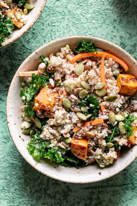 Quinoa Bowls Healthy, Bowls Healthy, Quinoa Sweet Potato, Quinoa Bowls, Canned Lentils, Raw Pumpkin Seeds, Dried Lentils, Shredded Carrots, Yummy Meals