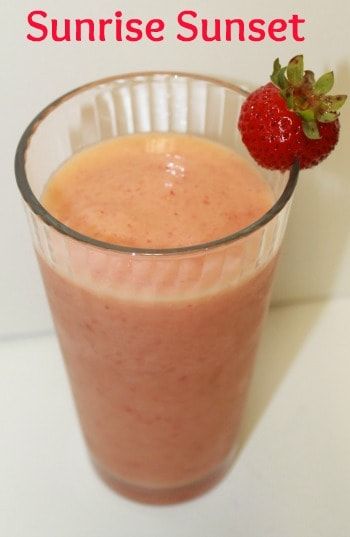 Banana Split Smoothie, Smoothie Kale, The Banana Splits, Tropical Smoothie Recipes, Tropical Smoothie Cafe, Apricot Smoothie, Tropical Smoothie, Strawberry Smoothie, Moscato