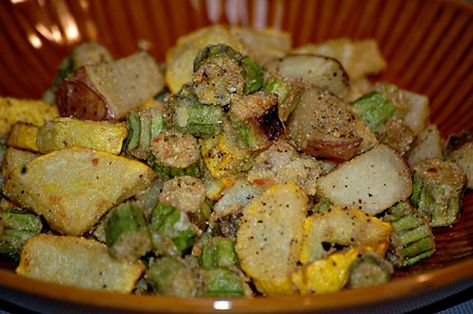 Fried Orka, Vegetable Meal, Southern Fried Okra, How To Cook Okra, Fresh Okra, How To Cook Squash, Squash Fries, Veggie Fries, Okra Recipes