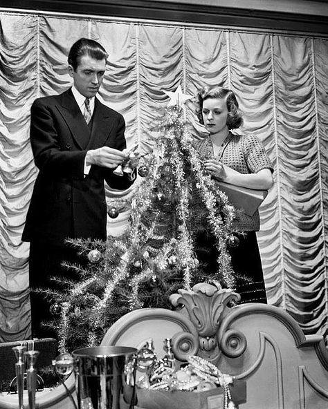 James Stewart & Margaret Sullivan - THE SHOP AROUND THE CORNER (1940) The Shop Around The Corner Movie, James Stewart It's A Wonderful Life, The Shop Around The Corner 1940, Ernst Lubitsch, The Shop Around The Corner, The Secret Movie, Margaret Sullavan, Hollywood Christmas, Shop Around The Corner