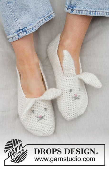 Bunny Ears Slippers / DROPS 238-39 - Free crochet pattern Crocheted Slippers, Crochet Curtain Pattern, Magazine Drops, Drops Baby, Bunny Slippers, Easter Crochet Patterns, Booties Crochet, Sock Knitting Patterns, Crochet Socks