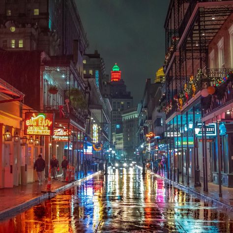 New Orleans Aesthetic Wallpaper, Prom Lighting, New Orleans Aesthetic, New Orleans Bourbon Street, New Orleans Vacation, Book Vibes, New Orleans Travel, Bourbon Street, Scenic Design