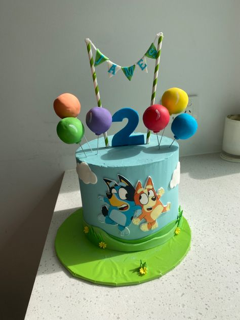 Blurt Birthday Cake, Bluey Themed Cake, Bluey Birthday Cake, Fiesta Bluey, Anna Cake, Monster Birthday Invitations, Bluey Party, Bluey Birthday, Cake Decorating With Fondant