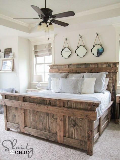 DIY King Size Bed Free Plans - Free Woodworking Plans and Tutorial #FreePlans #HowToBuildFurniture #WoodworkingPlans #DIYWoodworking #WoodworkingProject  #KindSizeBed Farmhouse Projects, Farmhouse Bedroom Furniture, Letto King Size, Reclaimed Wood Headboard, Rustic Bedroom Design, Gorgeous Farmhouse, Lit King Size, Bedroom Items, Bed Plans