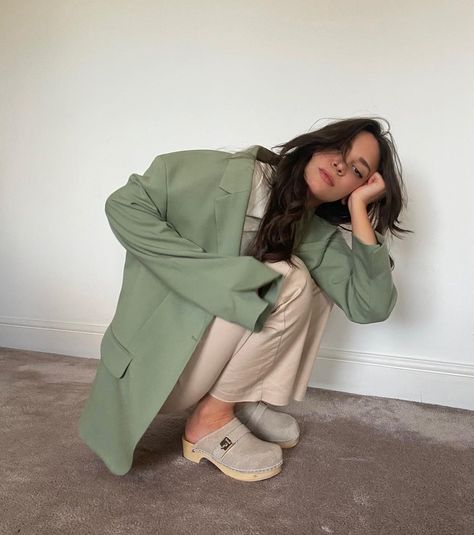 Scholl iconic on Instagram: “AD - @yuliacnu patiently waiting for summer in PESCURA CLOG 50 beige. #scholliconic #theiconicoriginal #pescura #hautecomfort #handcrafted…” Wooden Clogs Outfit, Clogs Outfits, Platform Clogs Shoes, High Heel Sandals Platform, Clogs Outfit, Loafers Dress, Dr Scholls, Wooden Clogs, Dr. Scholl's