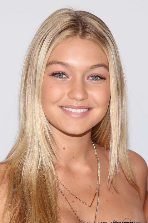 Gigi Hadid Blonde, Gigi Hadid Hair, Pretty Makeup Looks, Straight Blonde Hair, Beauty Must Haves, Jairzinho, Dream Hair, Girl Crushes, Gigi Hadid