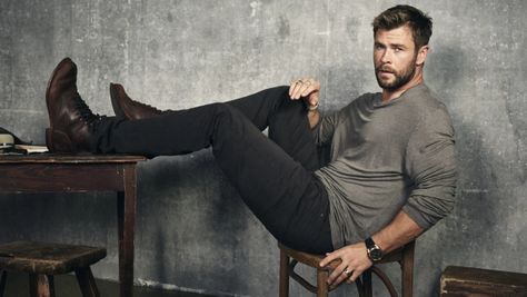 Chris Hemsworth Beard, Learn Boxing, Popular Beard Styles, Thor Film, Brown Leather Motorcycle Jacket, Bollywood Images, Chris Hemsworth Thor, Elsa Pataky, Michelle Lewin