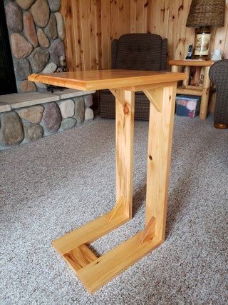 Slide Under Couch Table, Couch Tables Slide Under, Couch Table Diy, Pallet End Tables, Minwax Wood Stain, Sofa Table Decor, Diy Sofa Table, Wood Furniture Plans, Diy End Tables