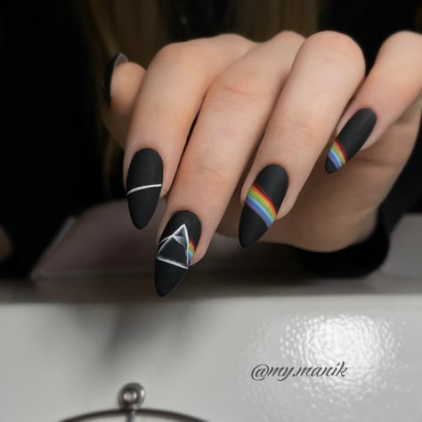 Rock Theme Nails, Dj Nails Design, Music Theme Nails, Nail Rock Style, Music Nail Ideas, Rock Music Nails, Alternative Short Nails, Music Themed Nails, Book Themed Nails