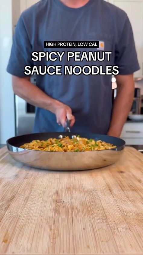 Peanut Sauce Noodles, Spicy Peanut Sauce, High Protein Low Calorie, Calorie Recipes, Noodles Recipe, Peanut Sauce, Low Calorie Recipes, Low Calorie, High Protein