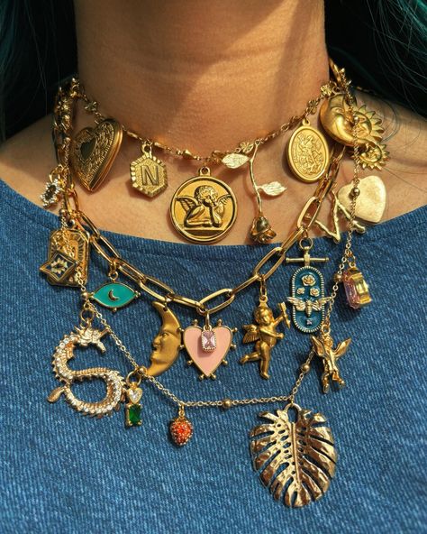 Making Beaded Jewelry, Chunky Gold Necklace, Chunky Gold Necklaces, Bold Jewelry, Necklace Layering, Gold Necklace Layered, Jewelry Inspo, Bohemian Jewelry, Jewelry Trends