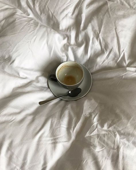 caffeinated in a white cloud ~ coffee in bed at the Hotel Adlon Berlin Cloud Coffee, Coffee In Bed, Coffee Facts, Black Sesame Ice Cream, Healthy Recipes Easy Snacks, Random Inspiration, Men With Street Style, Coffee Photography, White Cloud