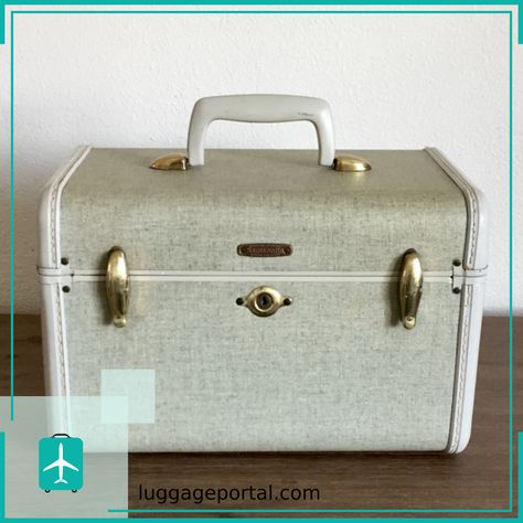 Vintage is in these days. But not just with clothes or home decorations.  Vintage luggage is a great way to add personal style to your travels and while also gaining the practical benefit of standing out from the crowd on the checked baggage conveyor belt.  #samsonite #luggage #bag #bags #handbag #suitcase #travel #america #canada #europe #asia #africa #review #vintage Decoupage Suitcase, Suitcase Shelves, Suitcase Display, Suitcase Furniture, Vintage Suitcase Decor, Painted Suitcase, Old Luggage, Suitcase Decor, Samsonite Luggage