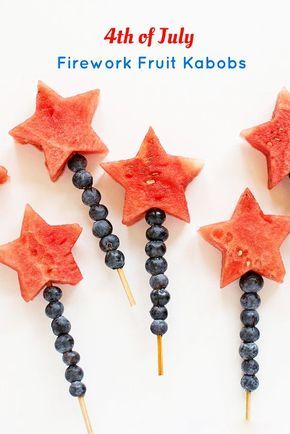 Patriotic party Food: These fun watermelon and blueberry fruit kabobs look like edible fireworks. #PinkPeppermintDesign #RedWhiteandBlue #PatrioticParties #MemorialDay #FourthofJuly Kabobs Fruit, Patriotic Food, Fruit Kabobs, 4th Of July Desserts, Fourth Of July Food, Fruit Party, July Baby, Patriotic Party, 4th Of July Celebration