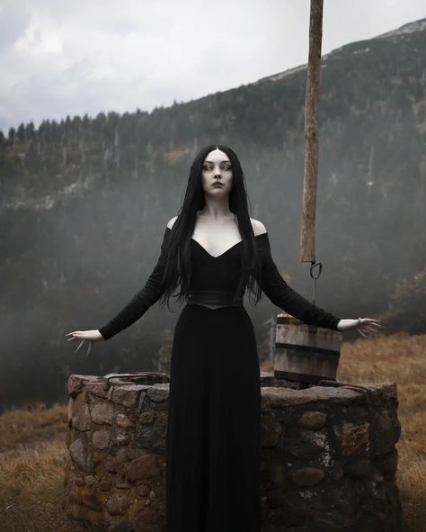 Goth Outfit Ideas, Female Reference, Altered Images, Unique Photography, Gothic Girls, Perfect Moment, Dark Beauty, Goth Outfits, Photography Techniques