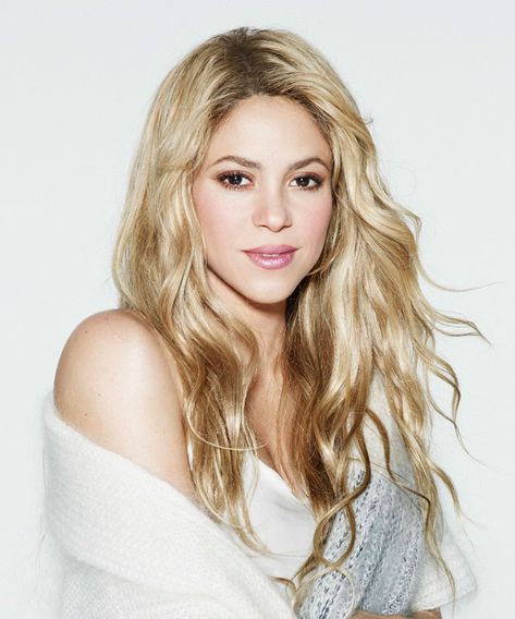 Beatiuful Shakira Young, Celebrity Eyebrows, Shakira Photos, Dark Brunette, Madison Beer, Female Singers, Shakira, Blonde Hair Color, Fashion Pictures