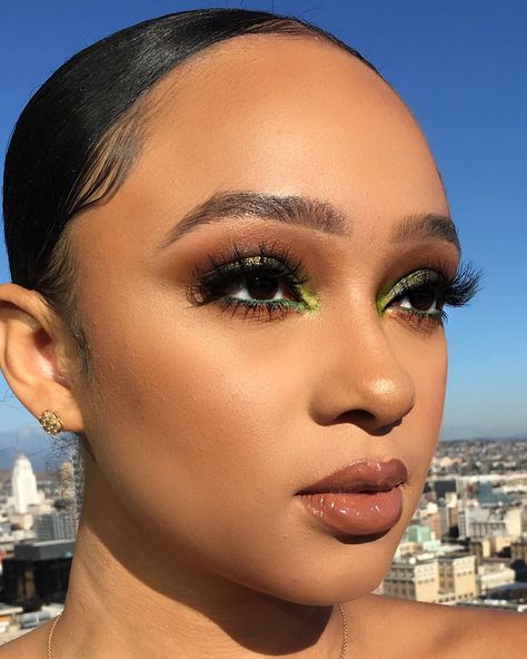 Makeup For Lime Green Outfit, Lime Green Dress Makeup, Lime Green Eyeliner, Lime Green Eyeshadow Looks, Lime Green Makeup Look, Green Makeup Looks Black Women, Lime Green Makeup, Lime Green Eyeshadow, Neon Green Makeup