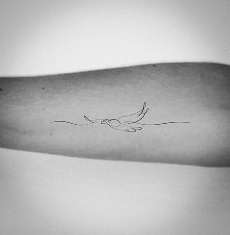 Eagle Tattoo For Women Small Simple, Tattoo Eagle Design, Eagle Small Tattoo, Wings Line Tattoo, Simple Eagle Tattoos For Women, Dainty Eagle Tattoo For Women, Dainty Eagle Tattoo, Hawk Tattoo Minimalist, Pretty Eagle Tattoo