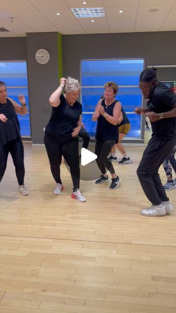 Wobble Dance, Two Step Dance, Swing Dance Moves, Exercise Dance, Dance Workout Routine, Everybody Dance Now, Steps Dance, Exercise Ideas, Dance Like No One Is Watching