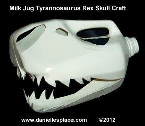 Creative activity for a milk jug. Penny Wars, Dinosaur Crafts Kids, Dino Craft, Milk Jug Crafts, Dinosaur Coloring Sheets, Kid Costume, Dinosaurs Preschool, Skull Crafts, Dinosaur Activities