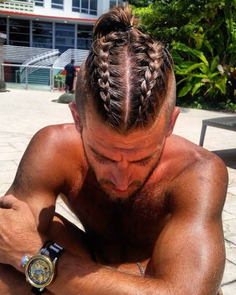 Men Are Creatively Weaving Their Hair to Transform Man Buns into "Man Braids" - My Modern Met French Braids Men, Ponytail Hairstyles For Men, Man Braid, Mens Ponytail Hairstyles, Hairstyles Man, Bun Braids, Braids Bun, Man Ponytail, Braided Man Bun