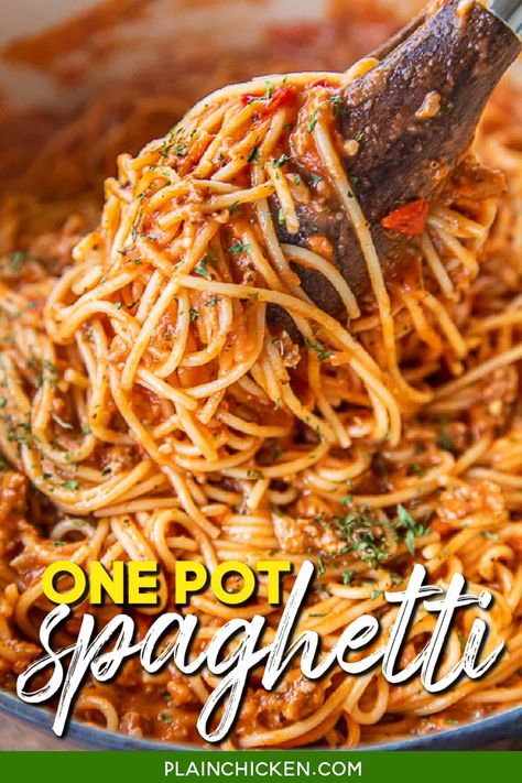 One-Pot Spaghetti Bolognese - I finally found my go-to spaghetti recipe! SO easy to make and is ready in 20 minutes! No need to pre-boil the pasta. It cooks along with the sauce. Italian sausage, garlic, onion, tomato sauce, sugar, basil, chicken broth, heavy cream, crushed tomatoes, and spaghetti. Tastes better than my favorite Italian restaurant! One Pot Bolognese Pasta, One Pot Pasta Bolognese, Oven Toasted Ravioli, Hospitality Meals, Spaghetti Bolognese Recipe, One Pot Spaghetti, Toasted Ravioli, Bolognese Recipe, One Pot Dinners