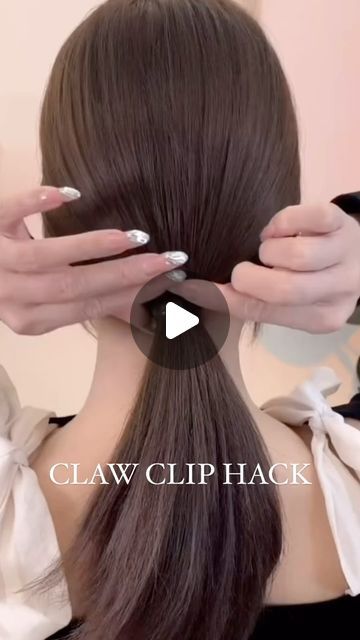 WIMBERLY’S | BEAUTY BAR on Instagram: "Our favorite claw clip hack 🫶🙌🏼 easy and so secure! #clawcliphack #hairhack #clawcliphairstyle" How To Put A Claw Clip In Hair, Hairdos For Long Hair, Claire Hair, Claw Clip Hair, Clip Hairstyles, Messy Buns, Haircut And Color, Hair Claw Clip, Short Hair Updo