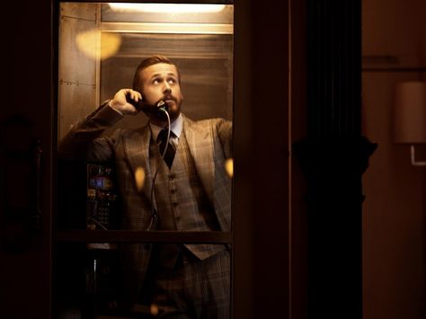 Ryan Gosling Photoshoot, Райан Гослинг, Edward Hopper, Gq Magazine, On The Phone, Old Phone, Frozen In Time, Pictures Of People, Favorite Actors