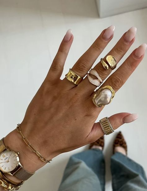 Jewelry Tour, Statement Jewelry Outfit, Gold Statement Jewelry, Chunky Gold Jewelry, Chunky Jewelry, Classy Jewelry, Jewelry Essentials, Jewelry Lookbook, Stacked Jewelry