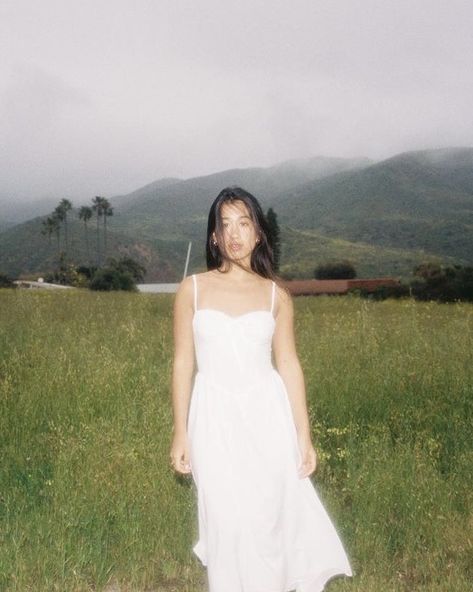 Moyamawhinney Aesthetic, Spring Summer Photoshoot, Prairie Photoshoot, White Dress In A Field, Windy Photoshoot, Field Photoshoot Ideas, White Dress Photoshoot, Dreamy Shoot, Sum Dresses