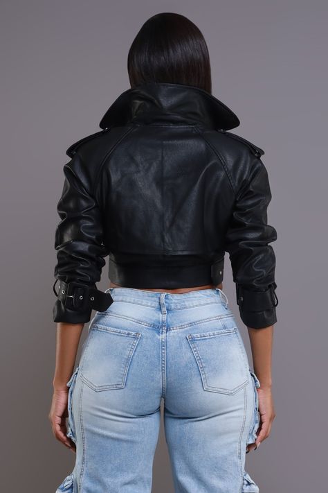 Cropped leather jacket outfit