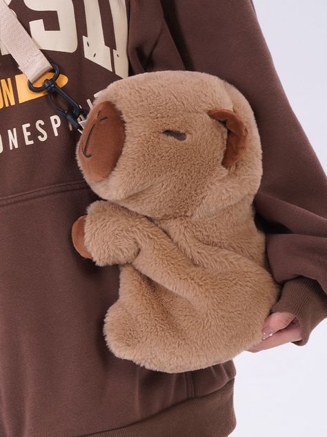 Embrace the charm of the world's largest rodent with our khaki cute capybara plush bag! This delightful accessory is available in two convenient sizes, 23cm or 28cm, making it perfect for both kids and adults who adore kawaii fashion. Can be worn as a backpack or a crossbody bag, offering flexibility for different occasions. Features adjustable straps to ensure a comfortable fit for all body types.  Whether you're heading to school, a casual outing, or a fun day out, this khaki bag is the perfec Capybara Clothes, Capybara Plushies, Capybara Plush, Backpack Art, Cute Capybara, Animal Bag, Plush Bags, Plush Backpack, Kawaii Plush