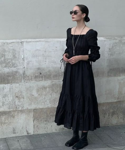 Modest Goth Outfit, Black Wedding Guest Outfits, Country Goth, Outfit Grunge, Fashion Drawing Dresses, Witchy Fashion, Vibe Clothes, All Black Outfit, Hippie Outfits