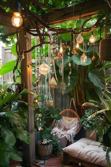 40 Boho Garden Ideas To Create Your Own Bohemian Paradise Nest Decoration Ideas, Garden House Decor, Outdoor Sanctuary Ideas, Boho Garden Design, Tiny Home Outdoor Space, Small Whimsical Garden, Modern Cottage Garden Design, Small Desert Backyard Ideas, Biophilic Classroom