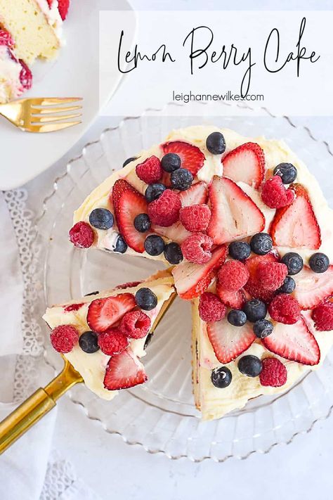 Lemon Berry Cake, Lemon Curd Cream Cheese, Lemon Curd Cream, Berry Cake Recipe, Strawberry Cream Pies, Dessert Recipies, Berry Cake, Summer Dessert Recipes, Strawberry Cakes