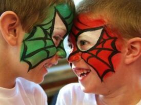 Face Painting For Boys, Homemade Face Paints, Spiderman Face, Kids Face Paint, Boy Face, Face Painting Halloween, Face Painting Designs, Halloween Make Up, Painted Books