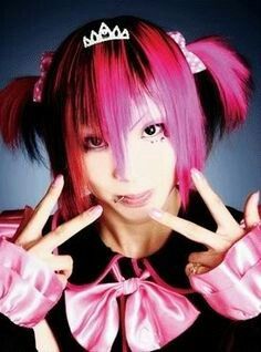 V Kei Makeup, Visual Kei Hairstyles, Visual Kei Hair, Visual Kei Makeup, Gyaru Hair, Oshare Kei, Kei Visual, Dyed Hair Inspiration, Gyaru Fashion