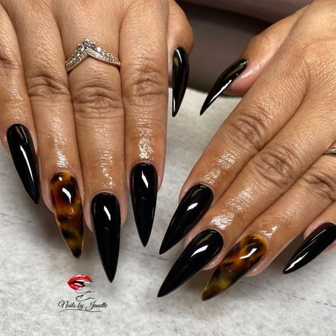 Black And Tortoise Shell Nails, Black Tortoise Nails, Stiletto Fall Nails Designs, Tortious Shell Nails, Summer Nails Dark, Tortoise Nails Design, Tortoise Nail Art, Cat Nails Design, Tortishell Nails Design