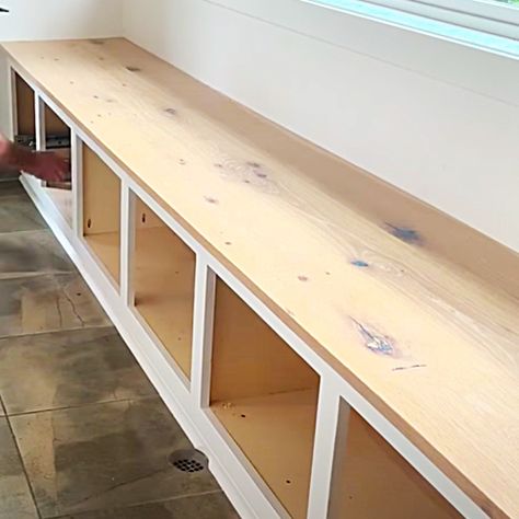 DIY Storage Shelf Seat - How To Build Storage Space - Easy Woodworking Ideas Diy Bench Seat, Mudroom Remodel, Diy Entryway Bench, Wooden Storage Bench, Diy Storage Shelves, Mudroom Bench Seat, Diy Storage Bench, Storage Bench Seating, Diy Mudroom Bench