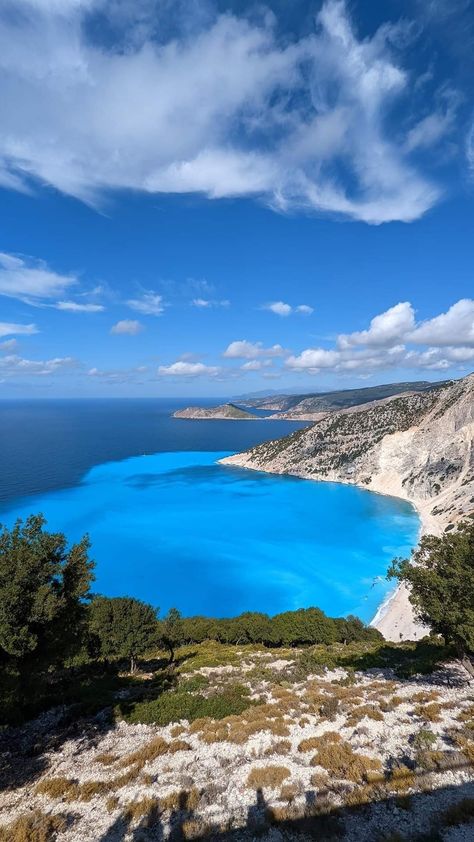 Myrtos beach. Kefalonia island, Ionian Sea - Greece Amazing Locations, Myrtos Beach, Greek Islands, Travel Fun, Landscape Photography, Greece, Wallpapers, Natural Landmarks, Water