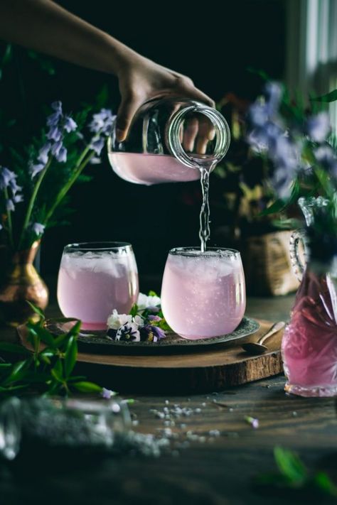 Lavender Lemonade - Love is in my Tummy Lavender Lemonade, Low Carb Cookies, Fancy Drinks, 5 Ingredient, Trik Fotografi, Non Alcoholic Drinks, Refreshing Drinks, Cocktail Drinks, Mocktails