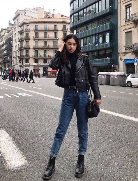 G.C.F. in tokyo outfit female version Jimin Classy Trendy Outfits, Trendy Outfits Inspiration, Doc Martens Outfit, Converse Outfits, Mom Jeans Outfit, Skandinavian Fashion, Leather Jacket Outfits, Family Photo Outfits, Combat Boot