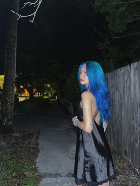 Colerd Hair, Blue Hair Girl Aesthetic, Blue Hair Girl, Cute Hair Colors, Eye Makeup Art, No Eyeliner Makeup, Girl Tips, New Hair Colors, Hair Inspiration Color