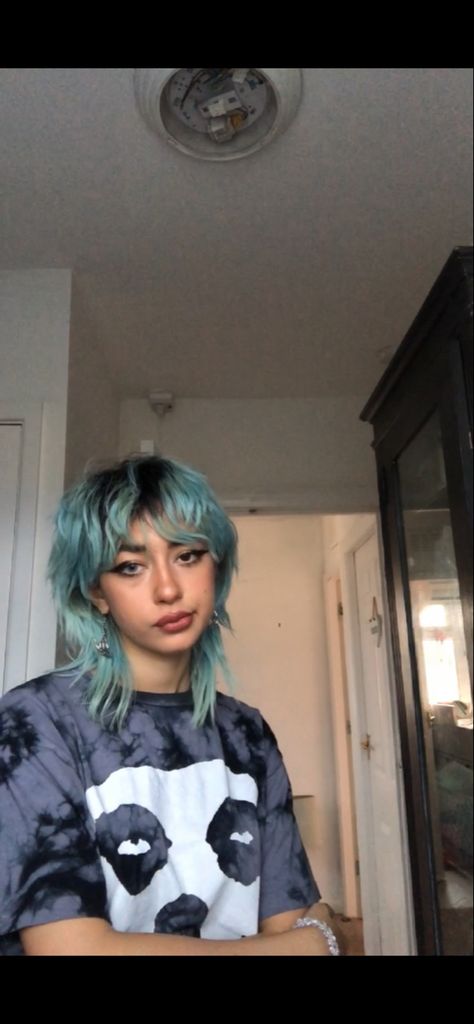 Blue Hair Wolf Cut, Peekaboo Mullet, Mullet Colored Hair, Blue Mullet, Short Blue Hair, Dark Blue Hair, Androgynous Hair, Cute Hair Colors, Hair Inspiration Short