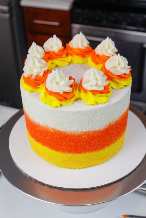 Candy Corn Cupcake Cake, Candy Corn Birthday Cake, Candy Corn Cake Decoration, Cute Fall Cake Designs, Fun Halloween Cakes, Cake Walk Ideas For Fall Festival, Candy Corn Cake Ideas, Cool Halloween Cakes, Mini Fall Cakes